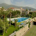 Oliveto Aparthotel 3*
