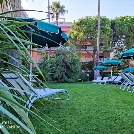 Oliveto Aparthotel 3*