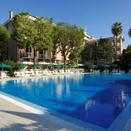 Oliveto Aparthotel 3*