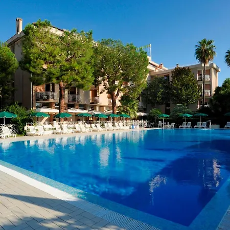 Oliveto Aparthotel 3*