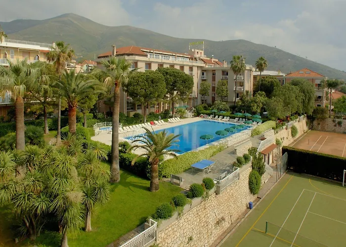 Oliveto Aparthotel 3*